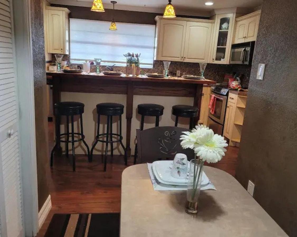 Entire 2Br 2Ba Hilltop View Home Sleeps 8 Pets 4 Acres Jacuzzi Central Ac Kingbeds Free Wifi-Parking Kitchen Washerdryer Starry Terrace Two Sunset Dining Patios Grill Stovetop Oven Fridge Onsitewoodedhiking Wildlife Coveredpatio4Pets & Birds Singing! 마블폴스 외부 사진