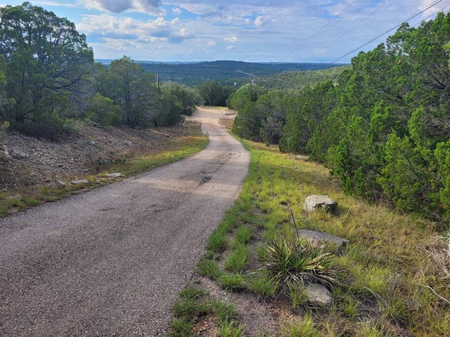 Entire 2Br 2Ba Hilltop View Home Sleeps 8 Pets 4 Acres Jacuzzi Central Ac Kingbeds Free Wifi-Parking Kitchen Washerdryer Starry Terrace Two Sunset Dining Patios Grill Stovetop Oven Fridge Onsitewoodedhiking Wildlife Coveredpatio4Pets & Birds Singing! 마블폴스 외부 사진