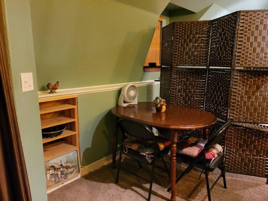 Entire 2Br 2Ba Hilltop View Home Sleeps 8 Pets 4 Acres Jacuzzi Central Ac Kingbeds Free Wifi-Parking Kitchen Washerdryer Starry Terrace Two Sunset Dining Patios Grill Stovetop Oven Fridge Onsitewoodedhiking Wildlife Coveredpatio4Pets & Birds Singing! 마블폴스 외부 사진