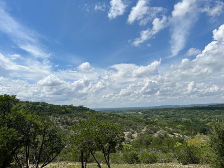 Entire 2Br 2Ba Hilltop View Home Sleeps 8 Pets 4 Acres Jacuzzi Central Ac Kingbeds Free Wifi-Parking Kitchen Washerdryer Starry Terrace Two Sunset Dining Patios Grill Stovetop Oven Fridge Onsitewoodedhiking Wildlife Coveredpatio4Pets & Birds Singing! 마블폴스 외부 사진