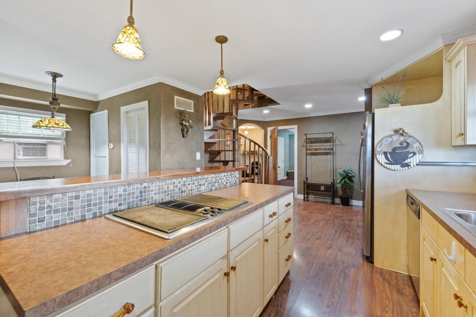Entire 2Br 2Ba Hilltop View Home Sleeps 8 Pets 4 Acres Jacuzzi Central Ac Kingbeds Free Wifi-Parking Kitchen Washerdryer Starry Terrace Two Sunset Dining Patios Grill Stovetop Oven Fridge Onsitewoodedhiking Wildlife Coveredpatio4Pets & Birds Singing! 마블폴스 외부 사진