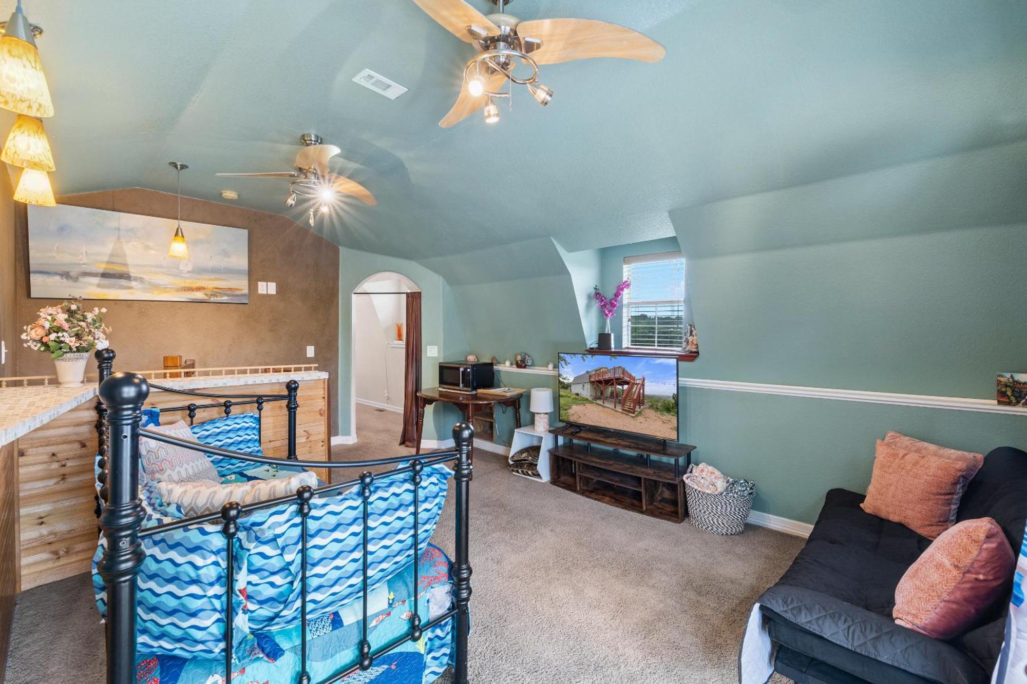 Entire 2Br 2Ba Hilltop View Home Sleeps 8 Pets 4 Acres Jacuzzi Central Ac Kingbeds Free Wifi-Parking Kitchen Washerdryer Starry Terrace Two Sunset Dining Patios Grill Stovetop Oven Fridge Onsitewoodedhiking Wildlife Coveredpatio4Pets & Birds Singing! 마블폴스 외부 사진
