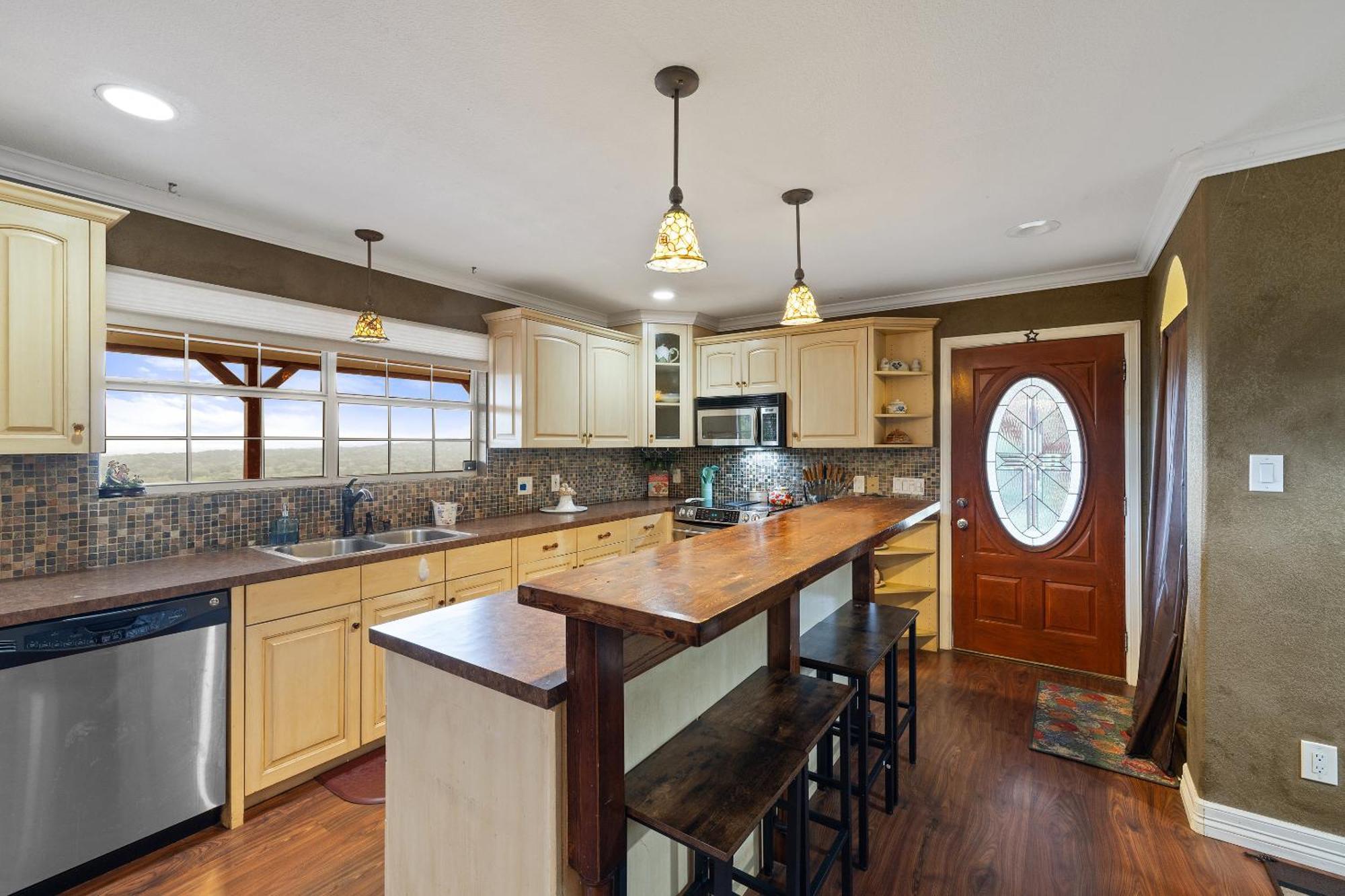 Entire 2Br 2Ba Hilltop View Home Sleeps 8 Pets 4 Acres Jacuzzi Central Ac Kingbeds Free Wifi-Parking Kitchen Washerdryer Starry Terrace Two Sunset Dining Patios Grill Stovetop Oven Fridge Onsitewoodedhiking Wildlife Coveredpatio4Pets & Birds Singing! 마블폴스 외부 사진