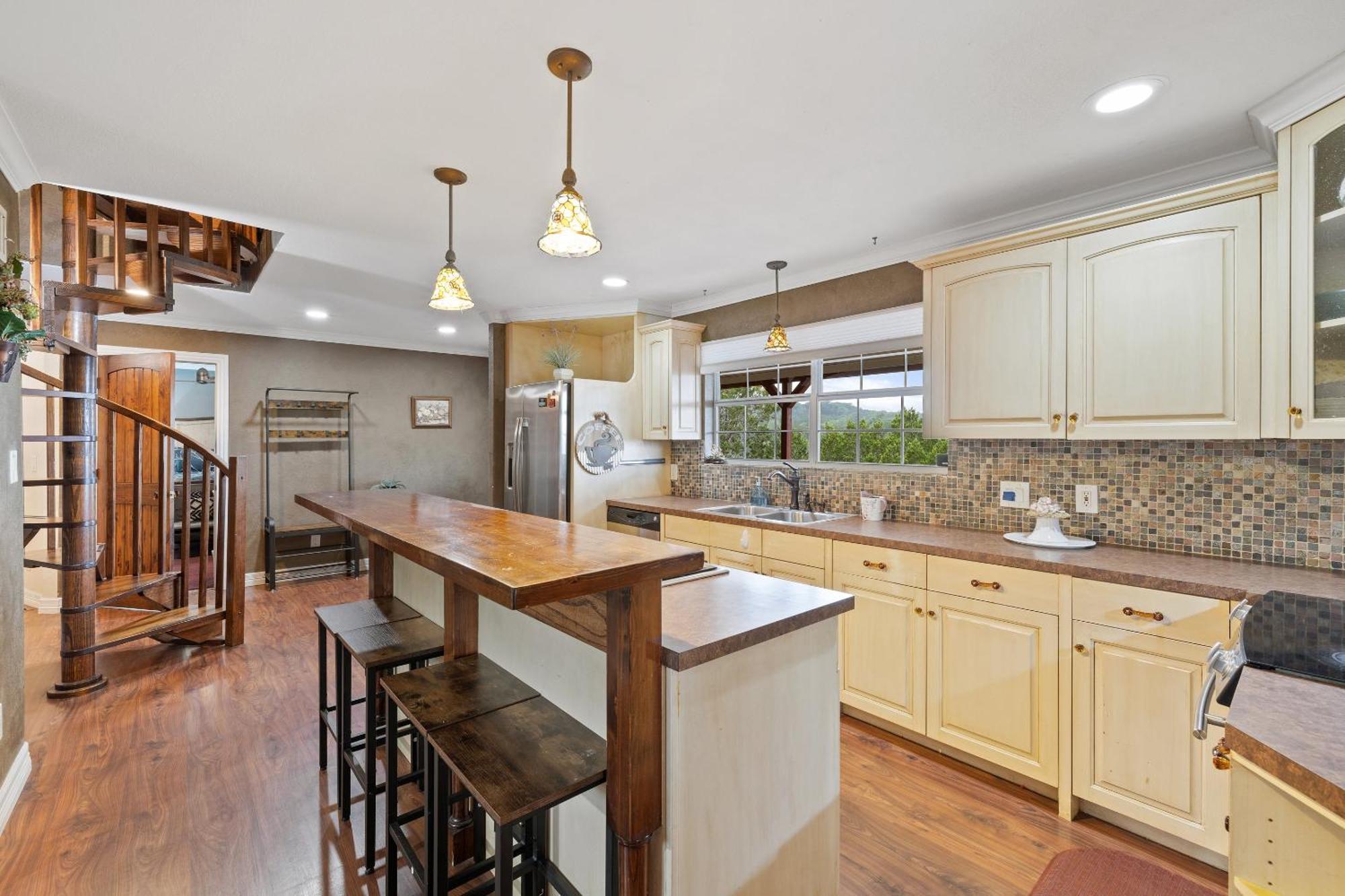 Entire 2Br 2Ba Hilltop View Home Sleeps 8 Pets 4 Acres Jacuzzi Central Ac Kingbeds Free Wifi-Parking Kitchen Washerdryer Starry Terrace Two Sunset Dining Patios Grill Stovetop Oven Fridge Onsitewoodedhiking Wildlife Coveredpatio4Pets & Birds Singing! 마블폴스 외부 사진